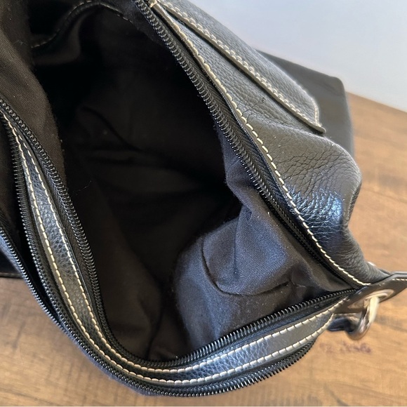 Beautiful Etienne Aigner black leather handbag in great condition - Picture 9 of 13